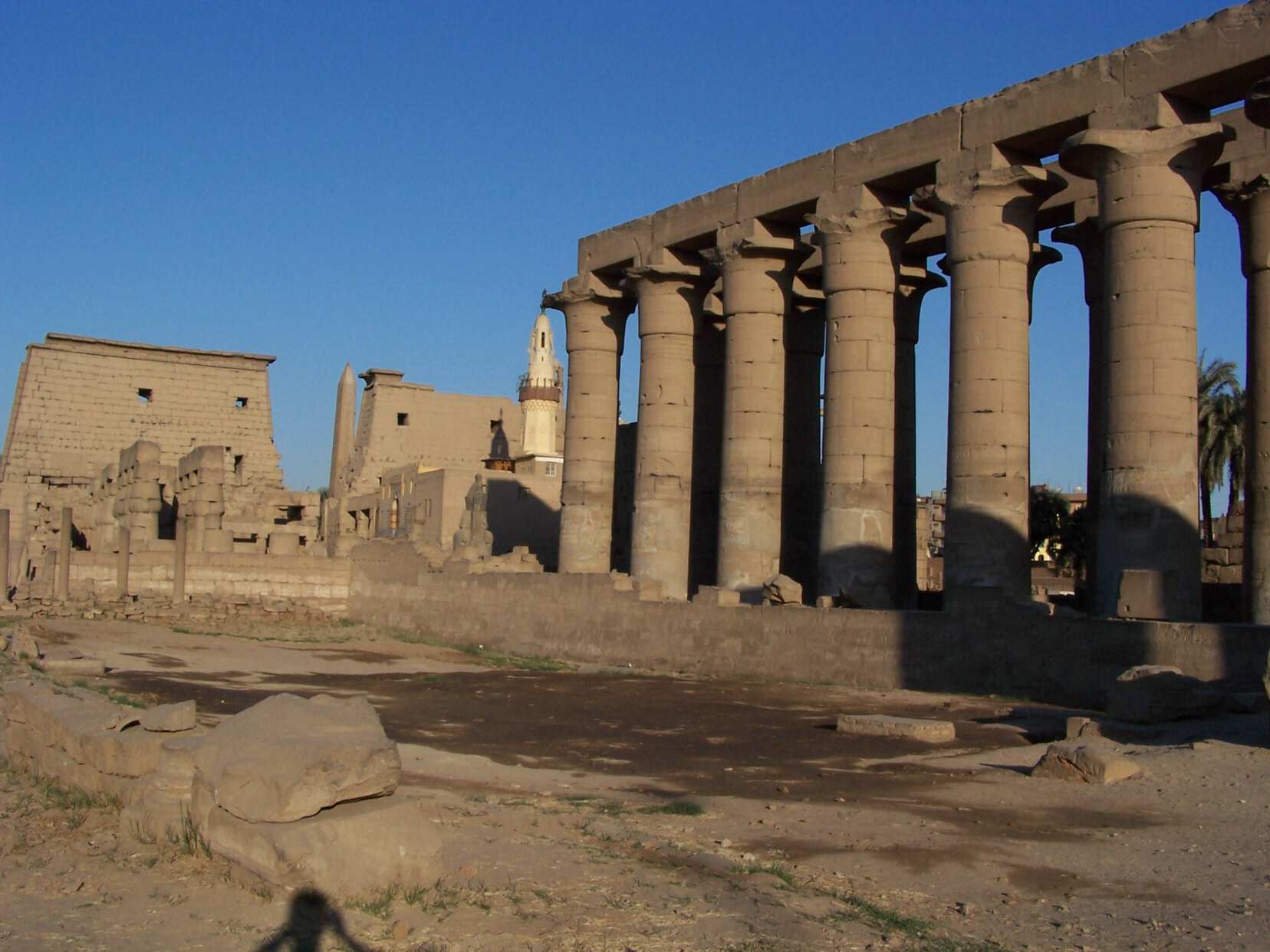 Temple de Louxor ( depuis le fond du temple).